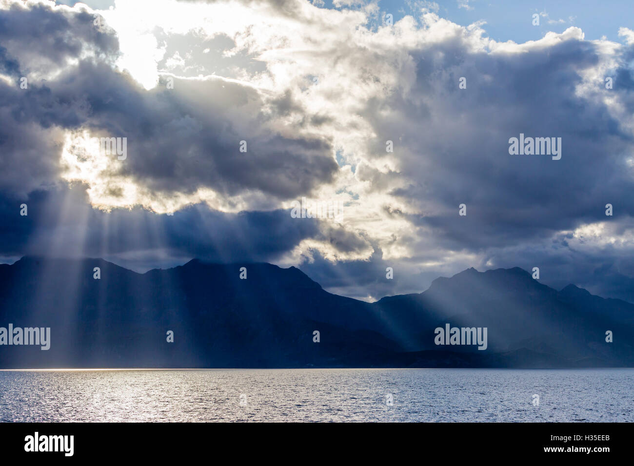 Nel tardo pomeriggio i raggi di luce su Isla del Carmen, Baja California Sur, Messico Foto Stock