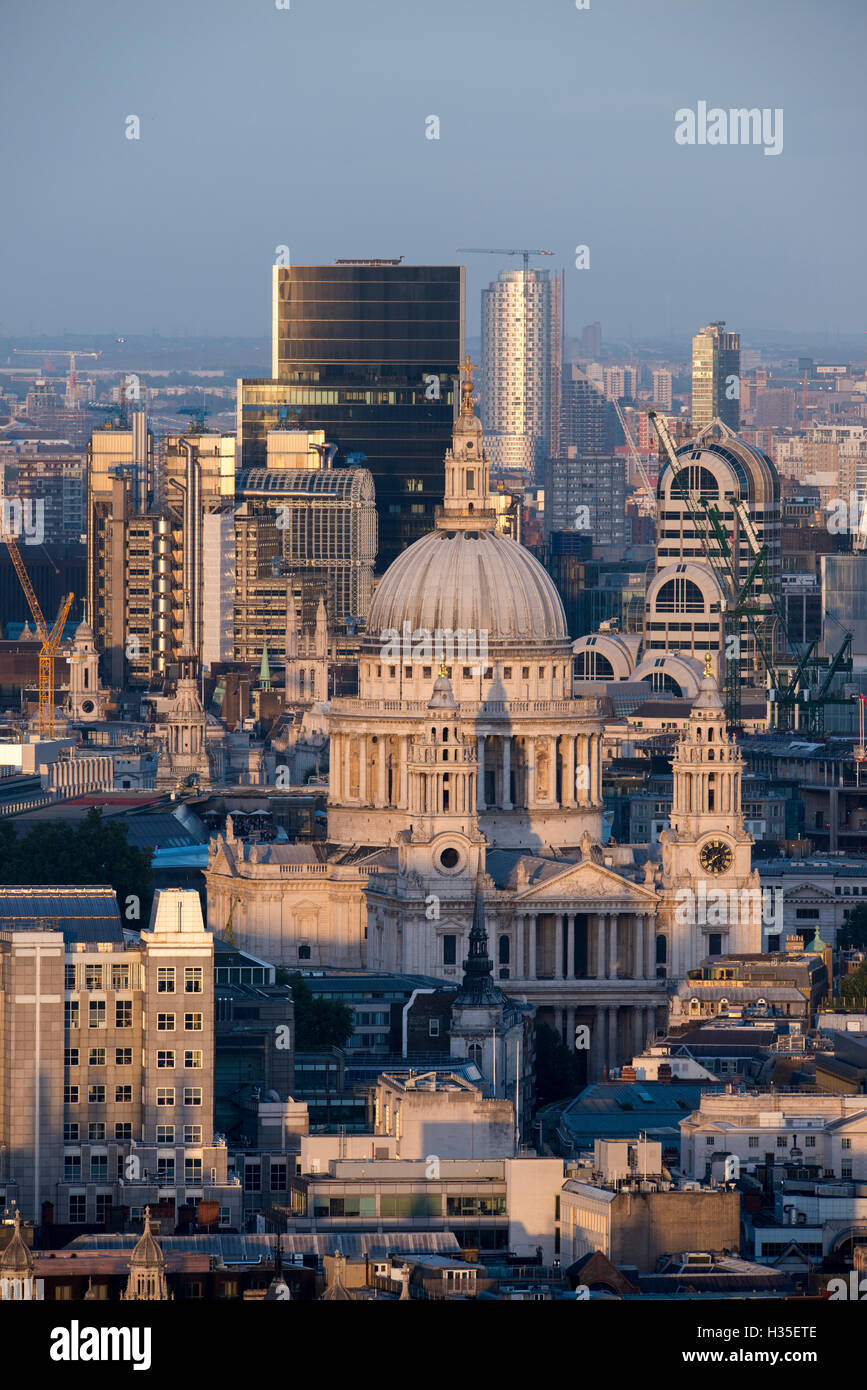 La Cattedrale di Saint Paul e lo skyline di Londra, Inghilterra, Regno Unito Foto Stock