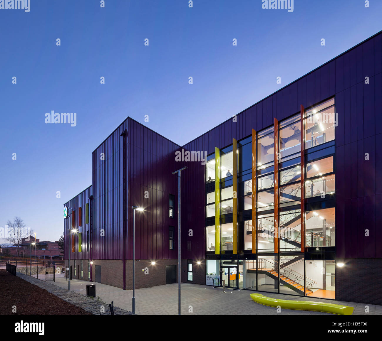 Vista esterna del GMSE UTC (Greater Manchester sostenibile Università di Ingegneria Technical College) Oldham, Regno Unito. Foto Stock