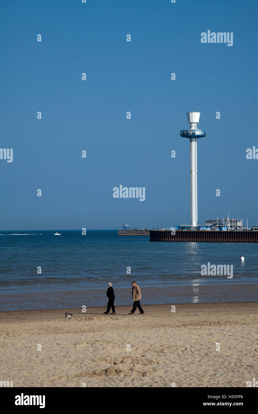 Vista del Giurassico Skyline tower e il mare a Weymouth Dorset, Regno Unito. Foto Stock