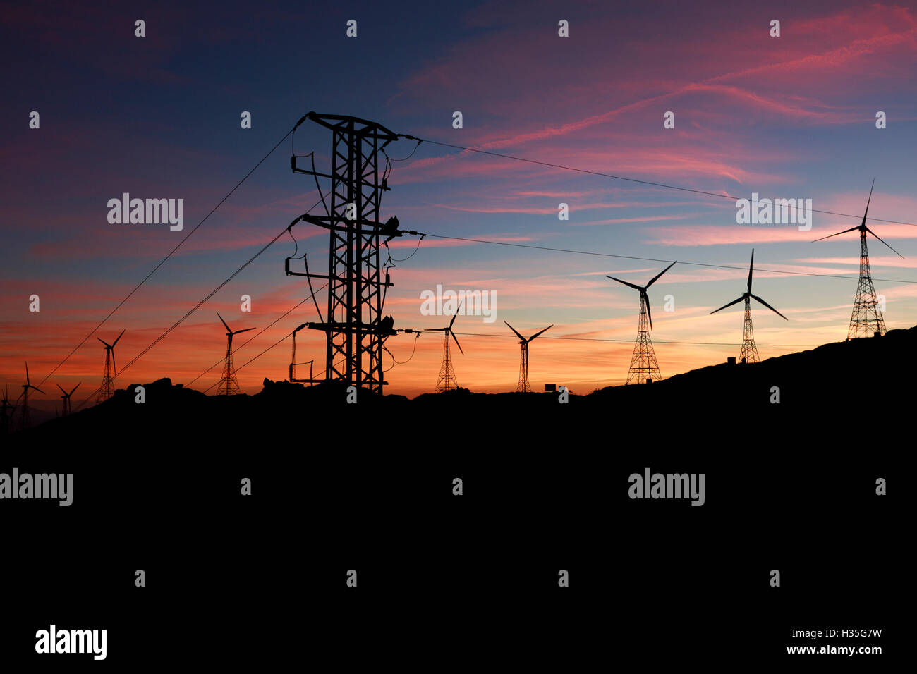 Andalusia, Spagna. Una vista generale del campo del mulino durante il tramonto . Pak@ Mera Foto Stock