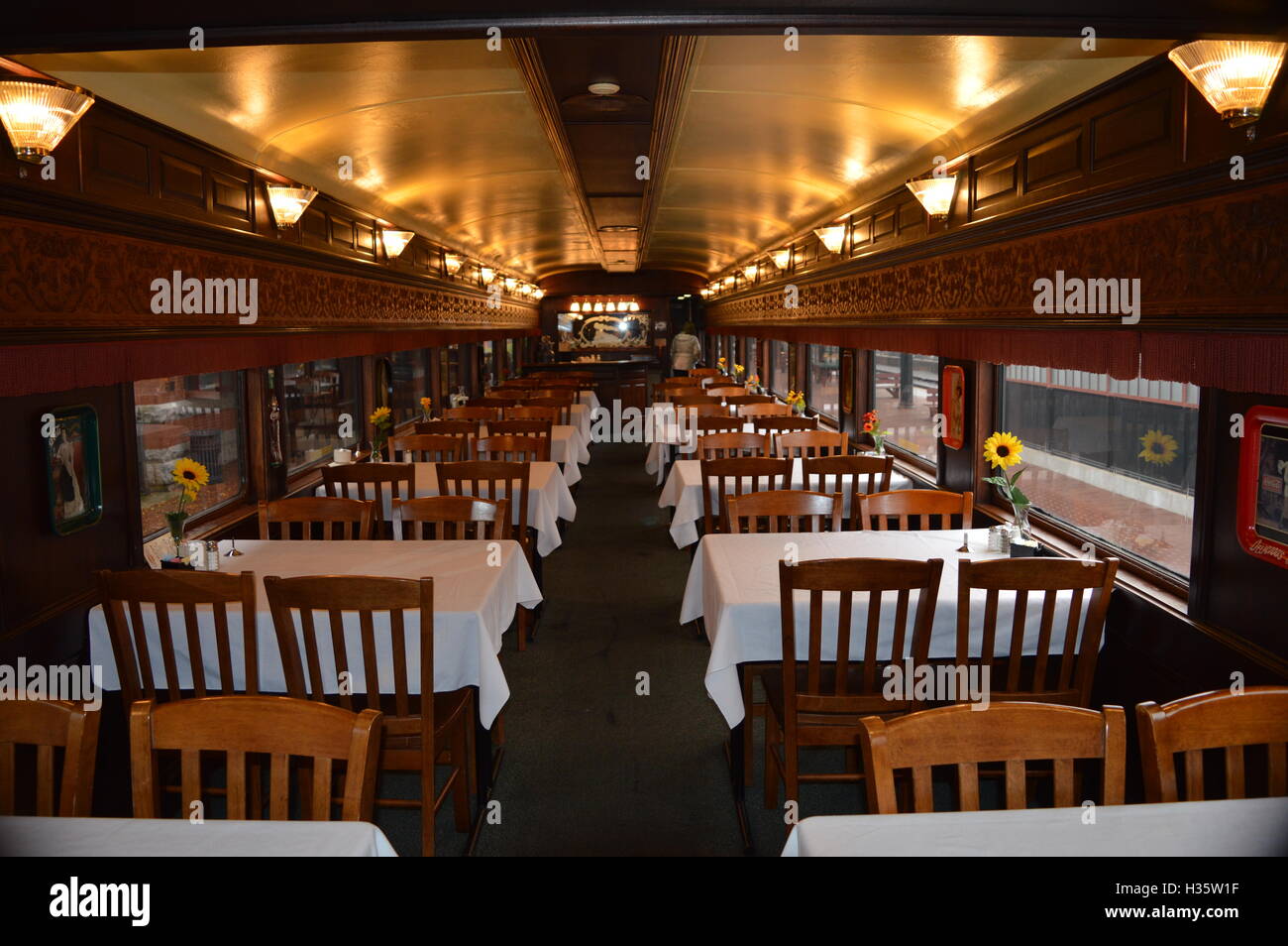 La vettura ristorante sulla Western Maryland Scenic Railroad in Cumberland County, Allegany County, Maryland, USA. Foto Stock