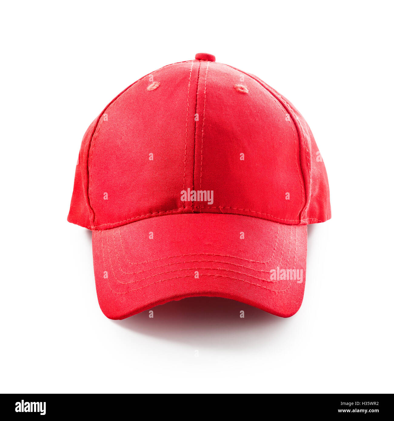 Red cappello da baseball isolati su sfondo bianco. Sport hat. Un singolo oggetto con il tracciato di ritaglio Foto Stock