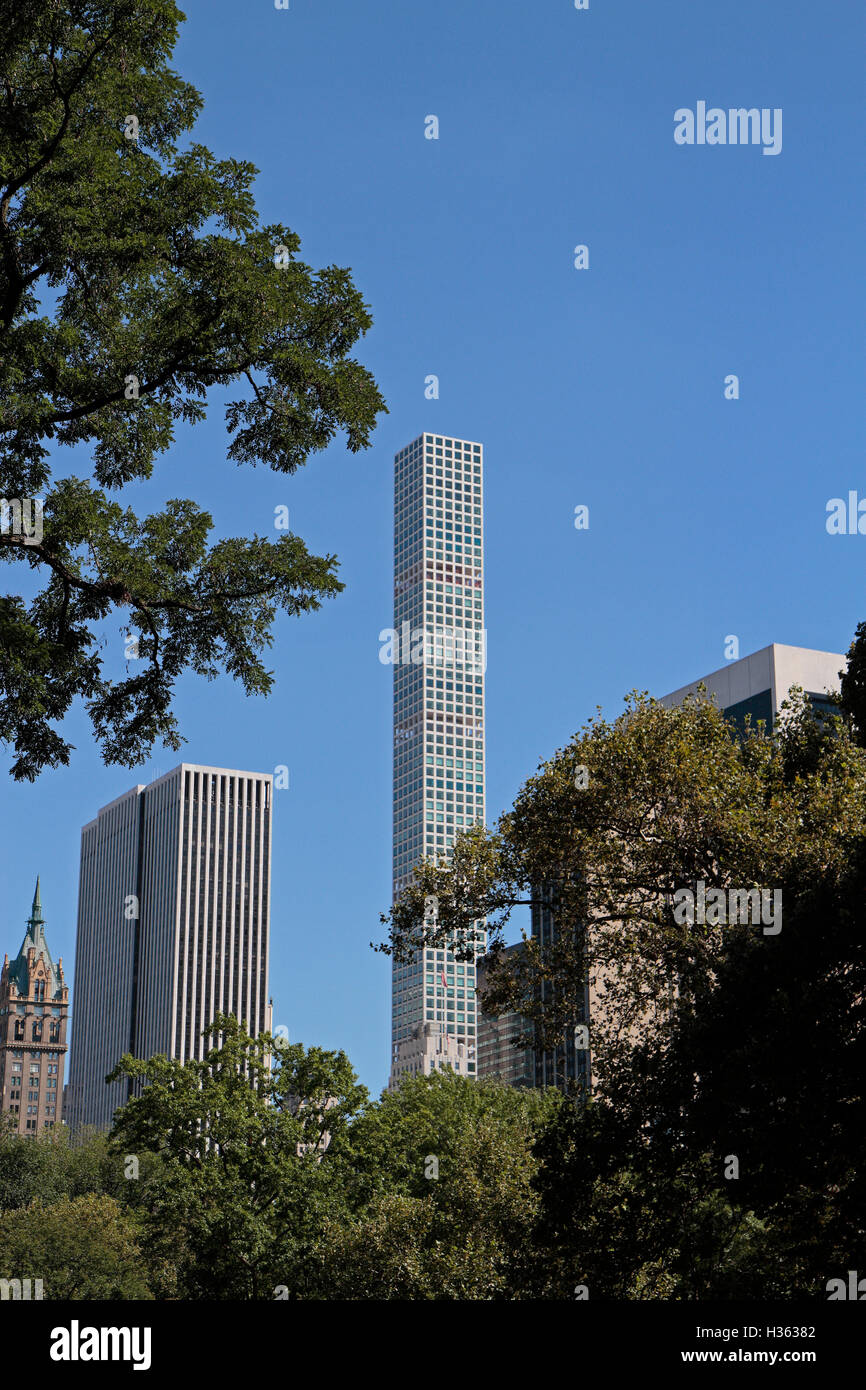 La sorprendente 432 Park Avenue visto dal Central Park, Manhattan, New York, New York, Stati Uniti. Foto Stock