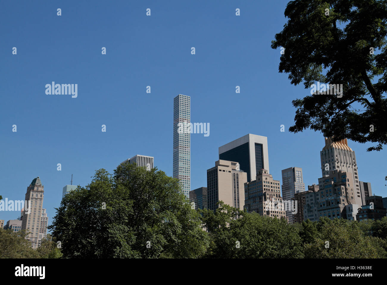 L'incredibile 432 Park Avenue vista da Central Park, Manhattan, New York City, New York, Stati Uniti (agosto 2016). Foto Stock