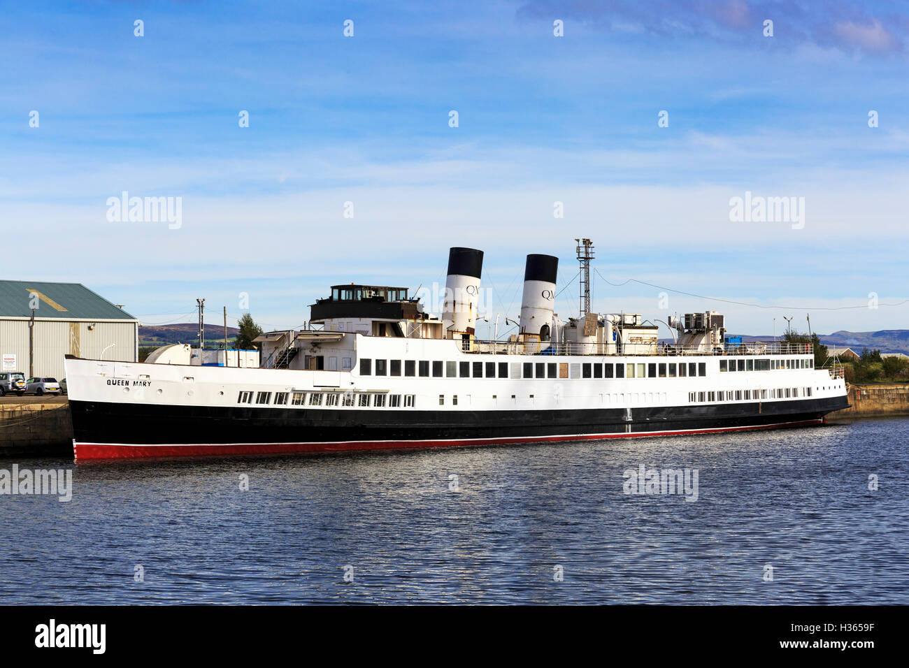 Il TSS (turbina a vapore) nave Queen Mary, costruito 1933 a Dumbarton, ormeggiato a James Watt Docks in attesa di riparazione e ristrutturazione Foto Stock