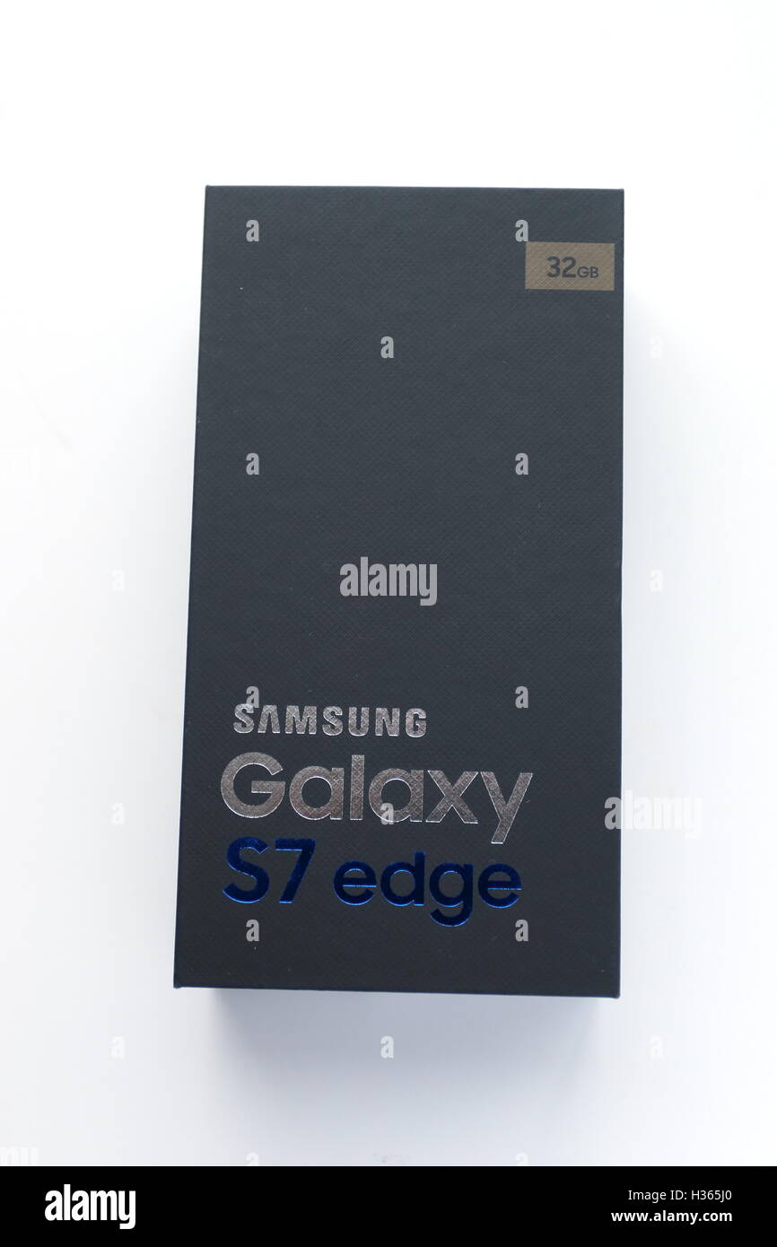 Samsung Galaxy S7 Bordo nella scatola nera Foto Stock