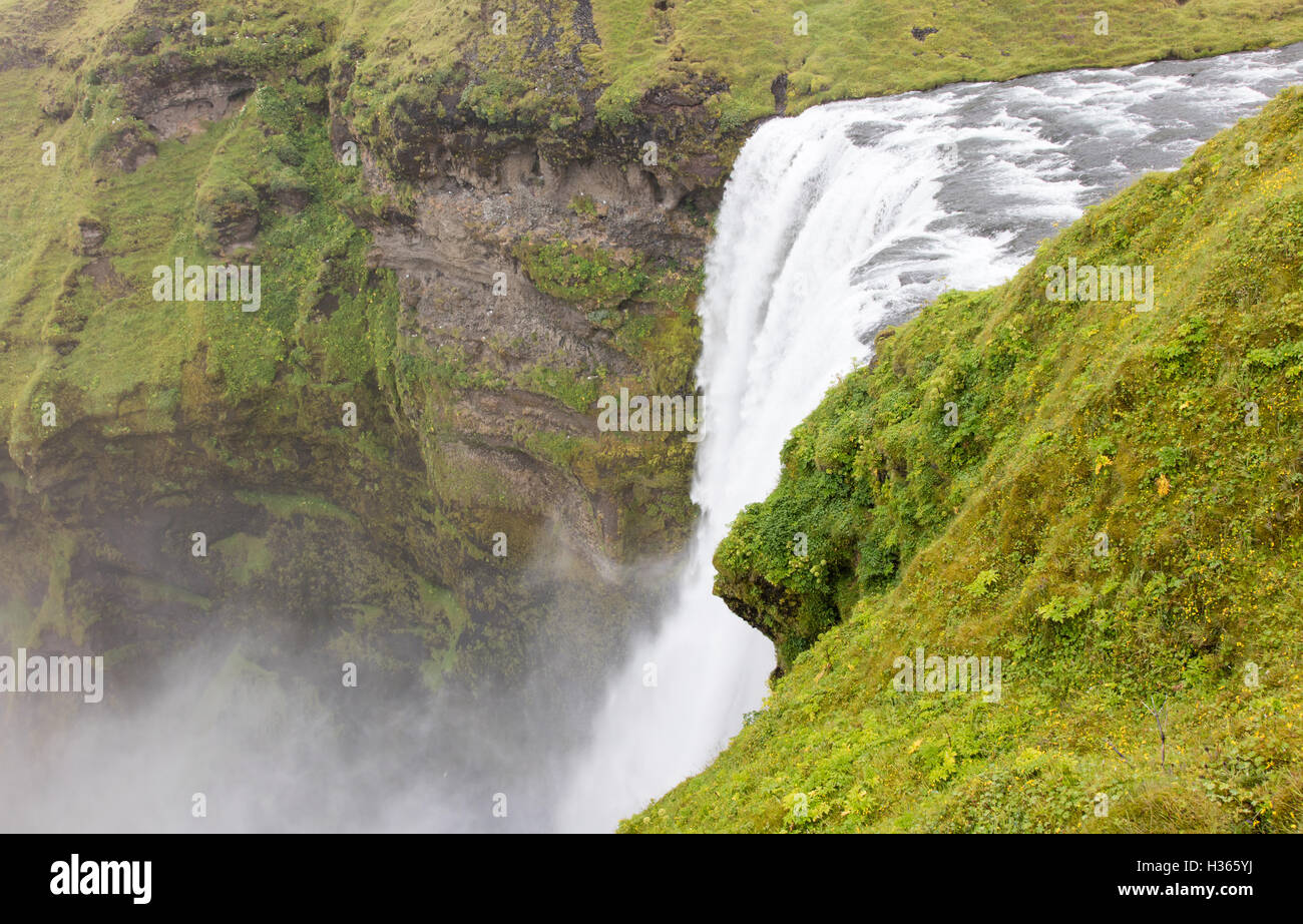 Skogafoss cascata, uno dei più grandi cascate in Islanda Foto Stock