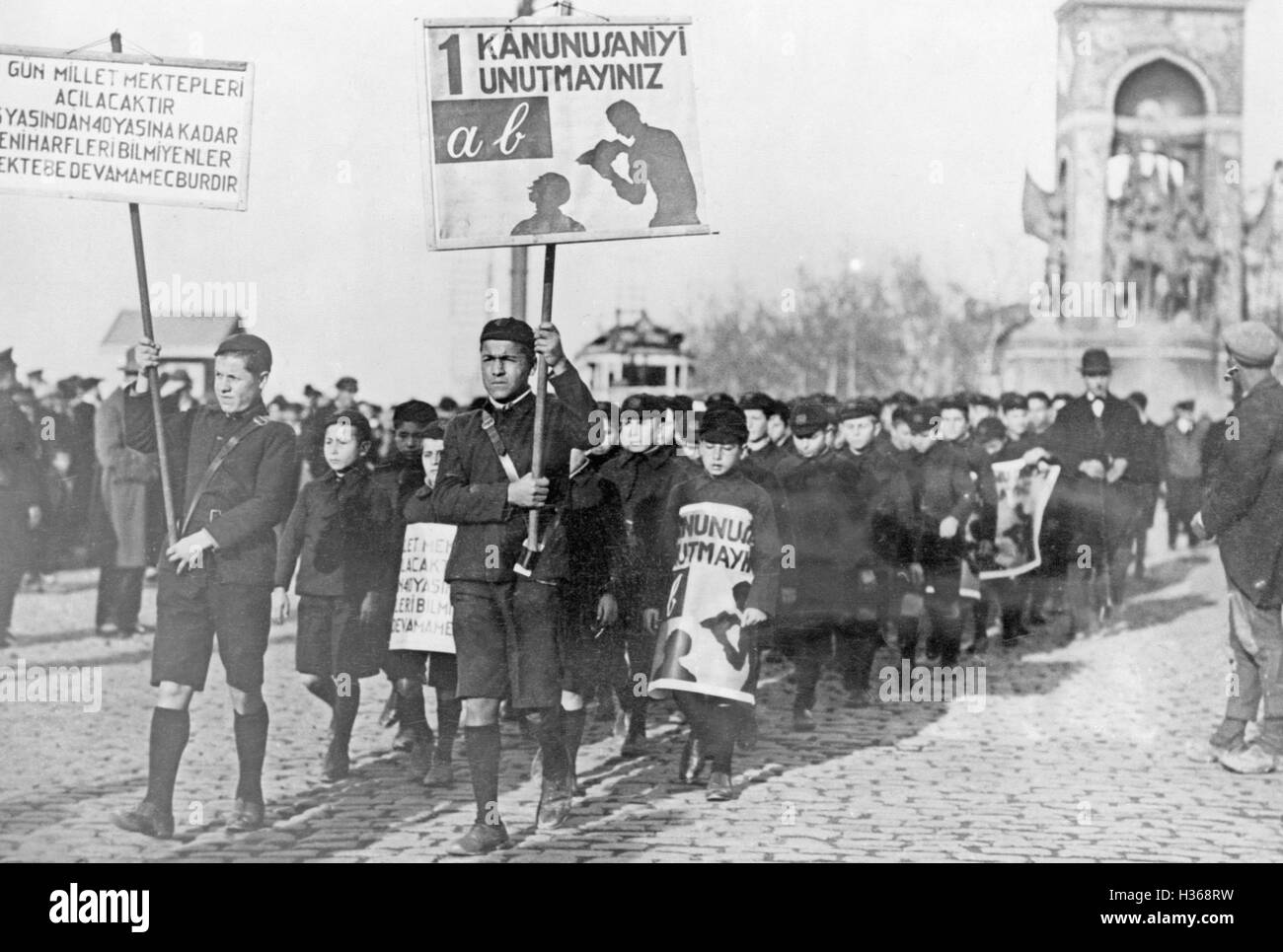 Bagno turco scolari dimostrano per la riforma di lingua, 1929 Foto Stock