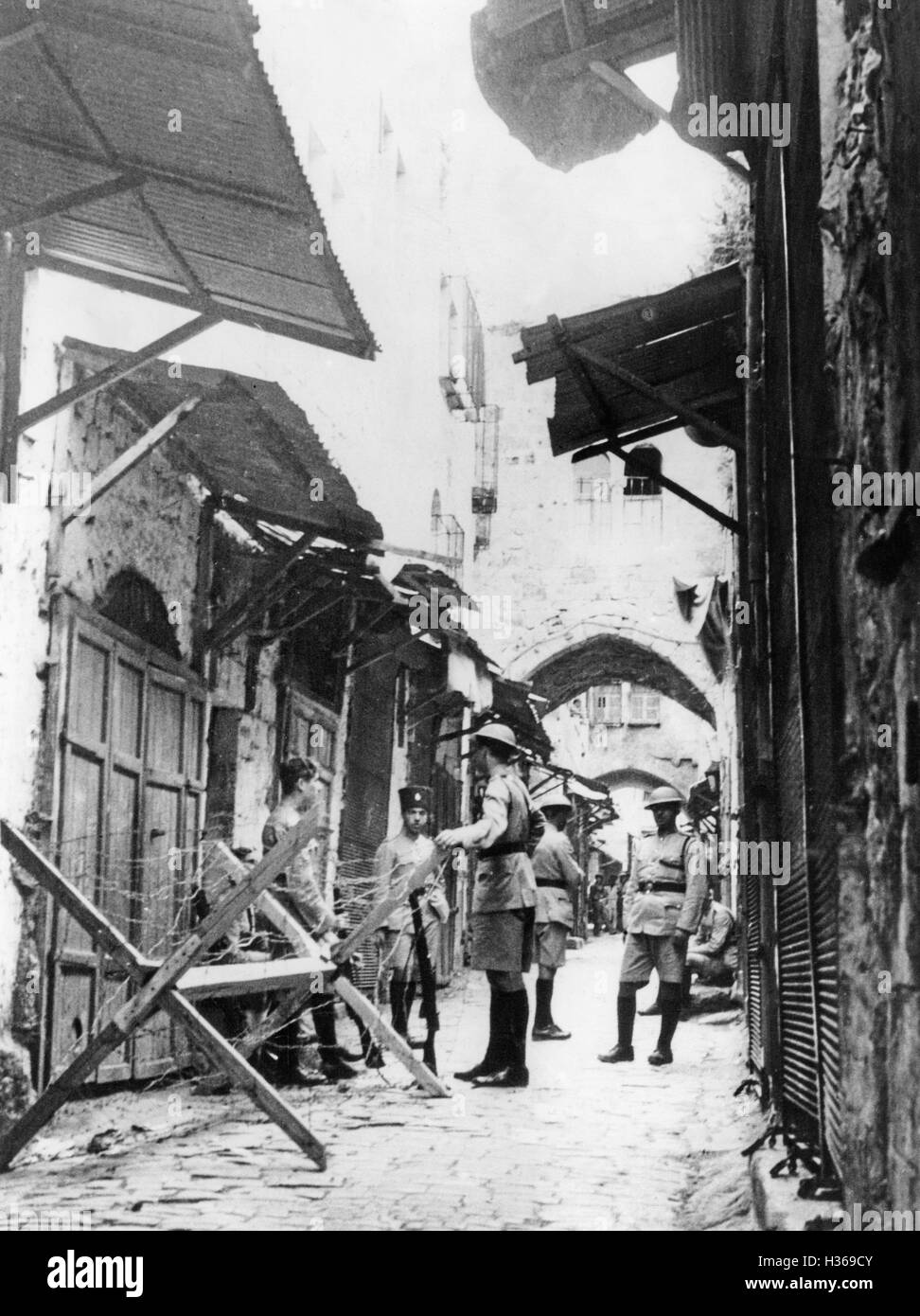 British delle forze di sicurezza nella città vecchia di Gerusalemme, 1936 Foto Stock
