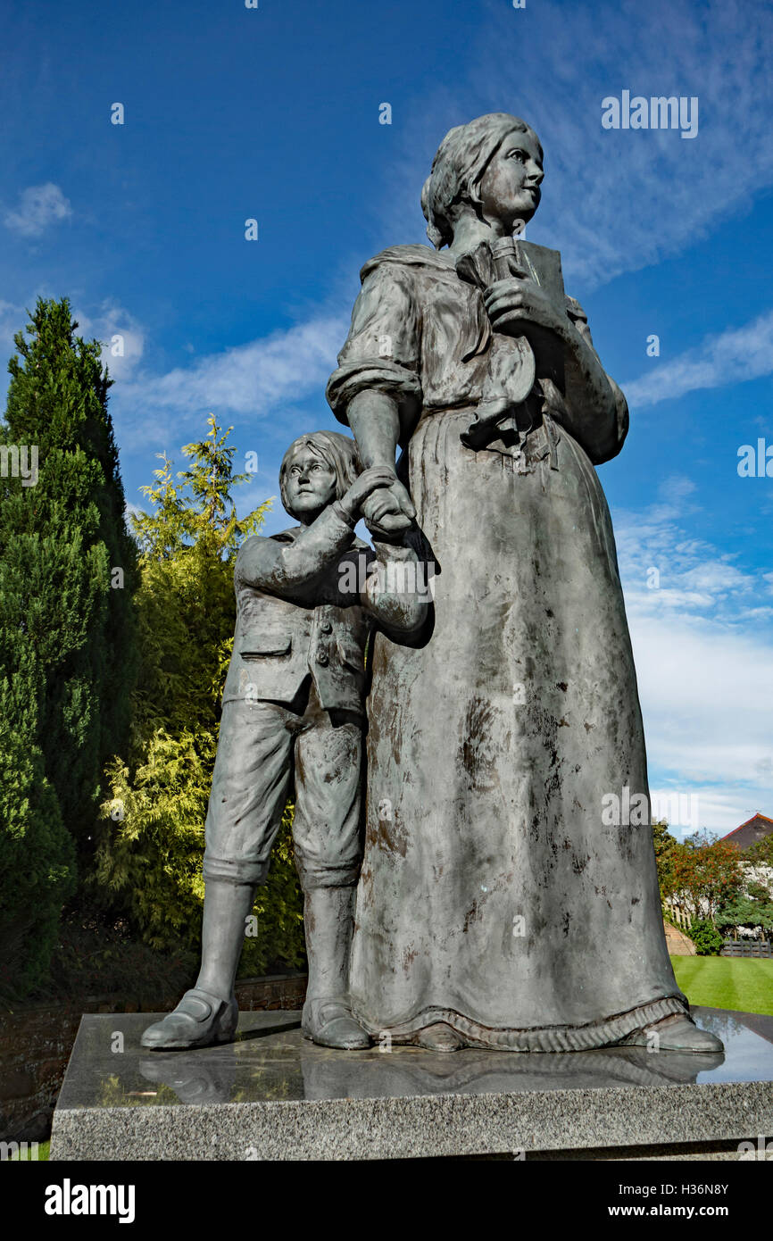 Statua di Jean Armour, moglie del poeta Robert Burns, a Dumfries, Scozia. Foto Stock