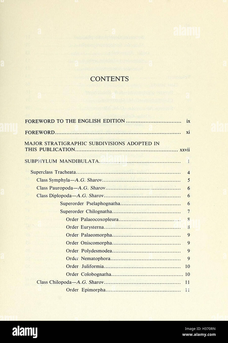 Questo testo fornisce un'introduzione ai fondamenti della paleontologia, che copre lo studio dei fossili, la formazione dei fossili e i processi coinvolti nella ricostruzione della vita preistorica e degli ecosistemi. Foto Stock