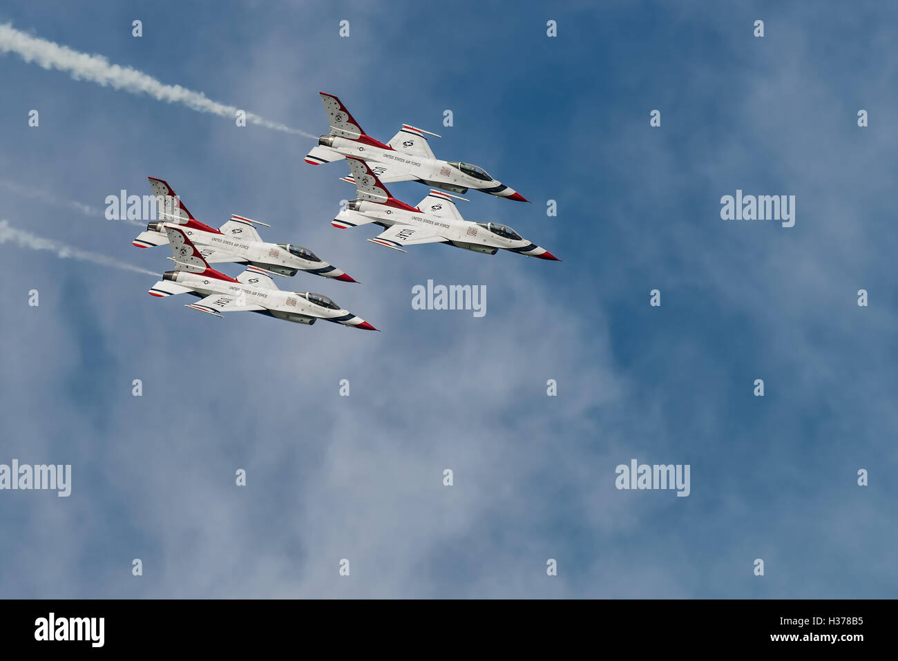 NEW Windsor, NY - 3 Settembre 2016: USAF Thunderbirds eseguire al Stewart International Airport durante il New York Airshow. Foto Stock