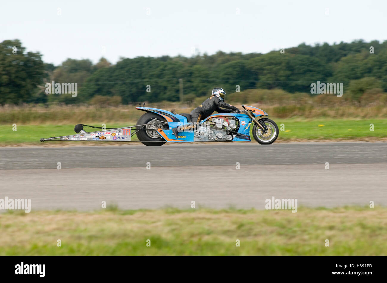Ian King 10 tempo Europeo di carburante superiore motociclo drag racing campione, corse sul suo 1500 hp, 15 piedi lungo bike Foto Stock