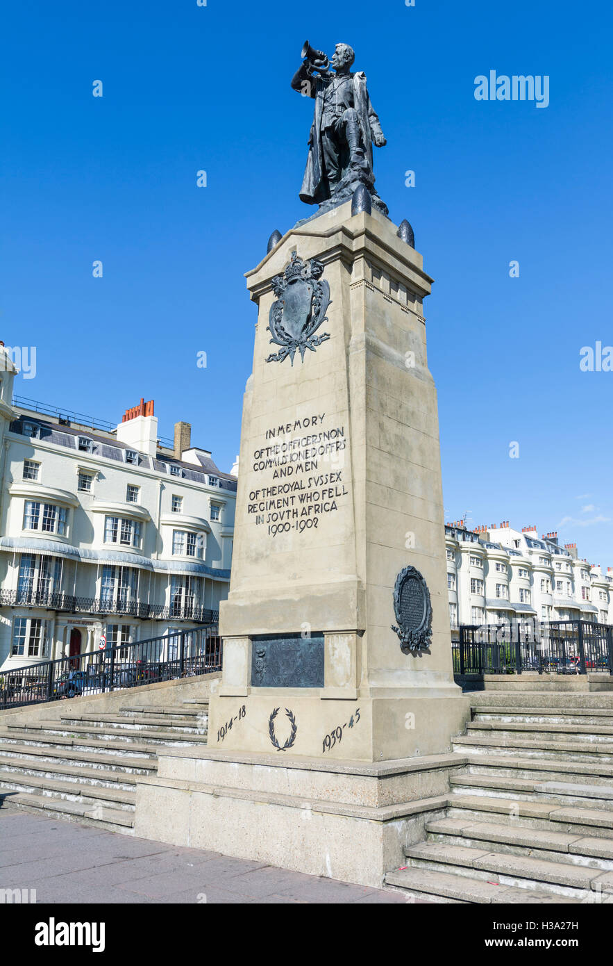 Il Bugler - Royal Sussex Memorial al Regency Square, Kings Road, Brighton East Sussex, Inghilterra, Regno Unito. Foto Stock