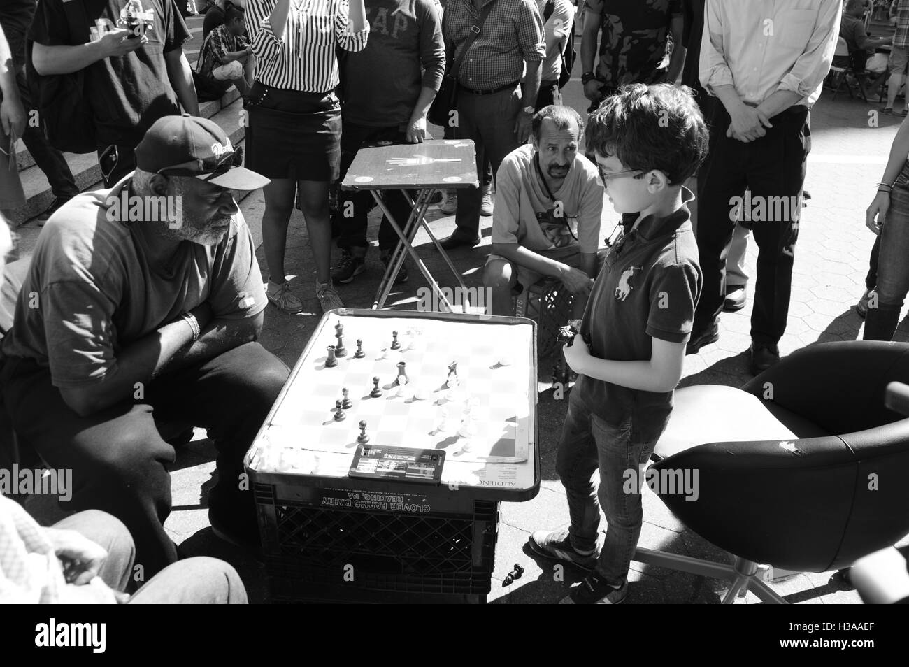 Kid vs uomo Foto Stock