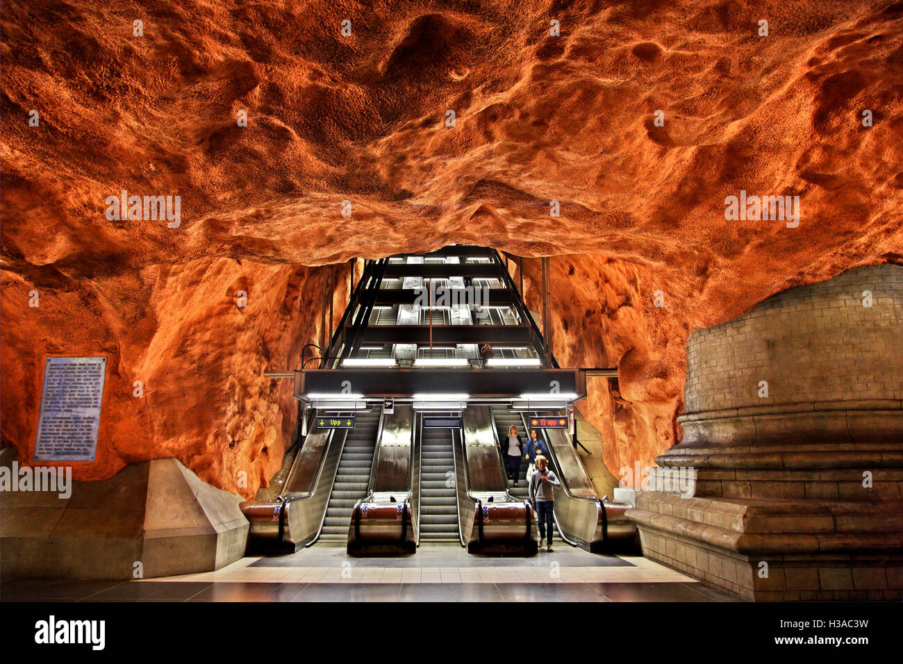 L'impressionante Radhuset metro (Tunnelbana) stazione, Stoccolma, Svezia. Foto Stock