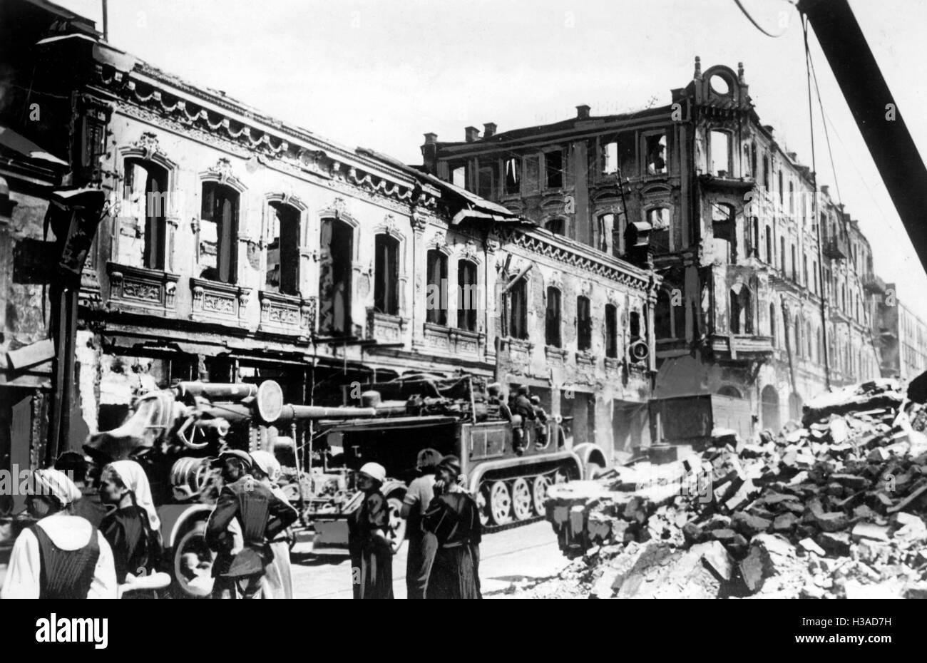 I veicoli tedeschi passano a Minsk, 1941 Foto Stock