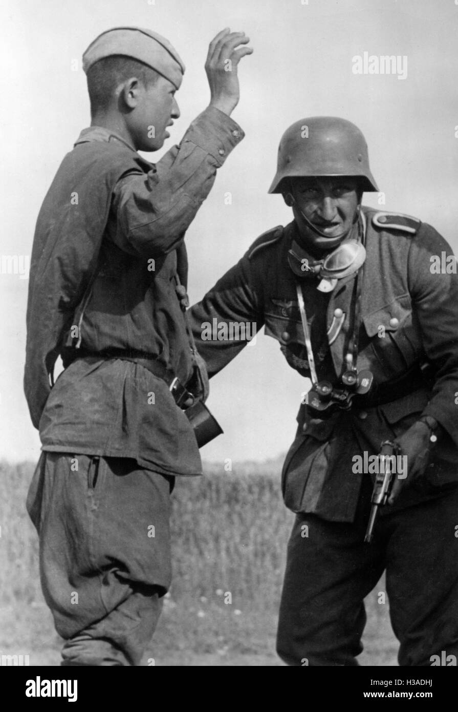 La cattura di un esercito rosso soldato, 1941 Foto Stock