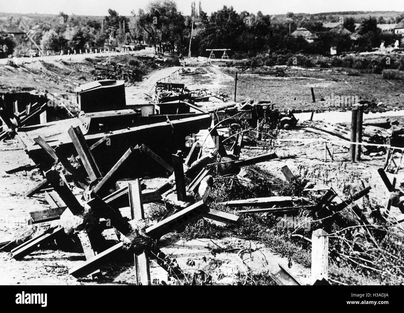 Distrutti i veicoli sovietica sul Fronte Orientale, 1941 Foto Stock