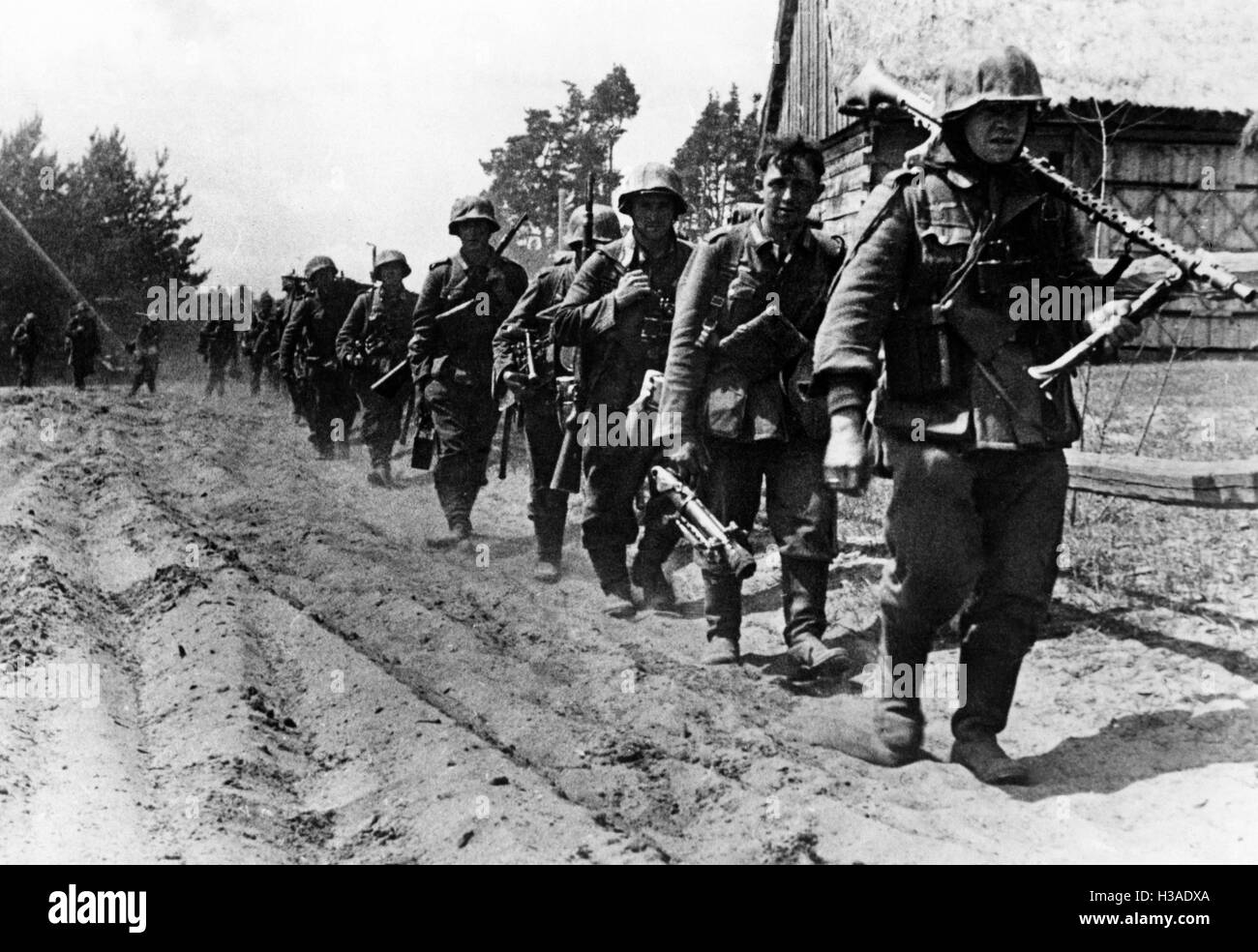 La fanteria tedesca in marzo in Unione Sovietica, 1941 Foto Stock
