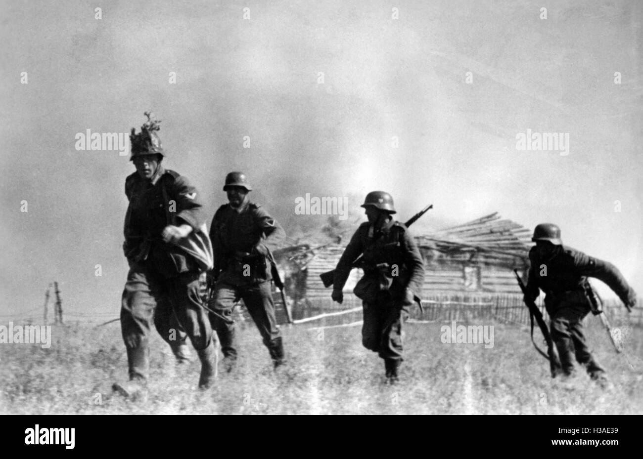 Gli ingegneri della Wehrmacht durante un attacco sul fronte orientale, 1941 Foto Stock