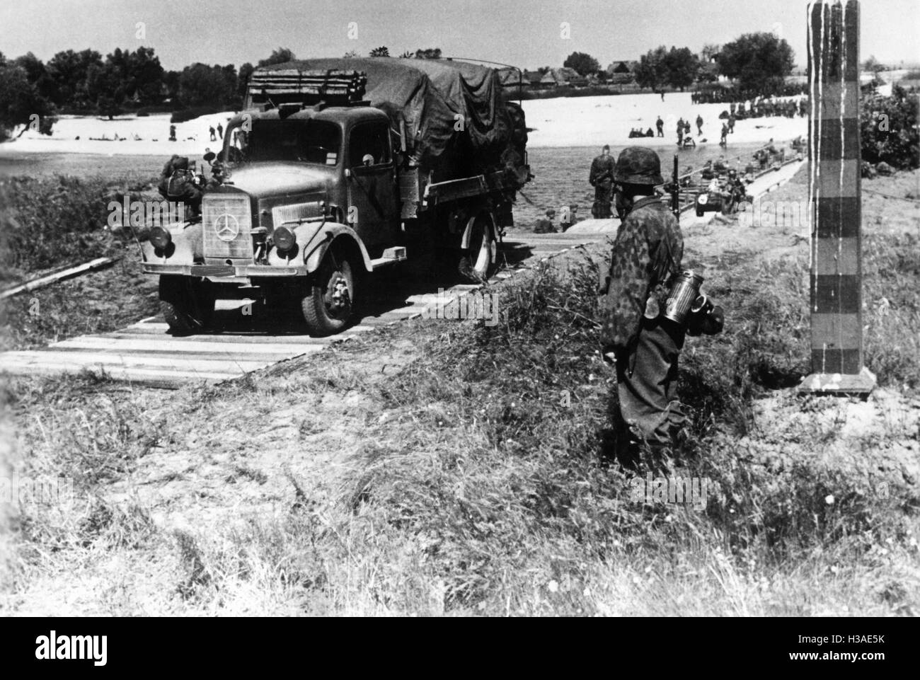 Colonna delle waffen SS presso il Bug, 1941 Foto Stock