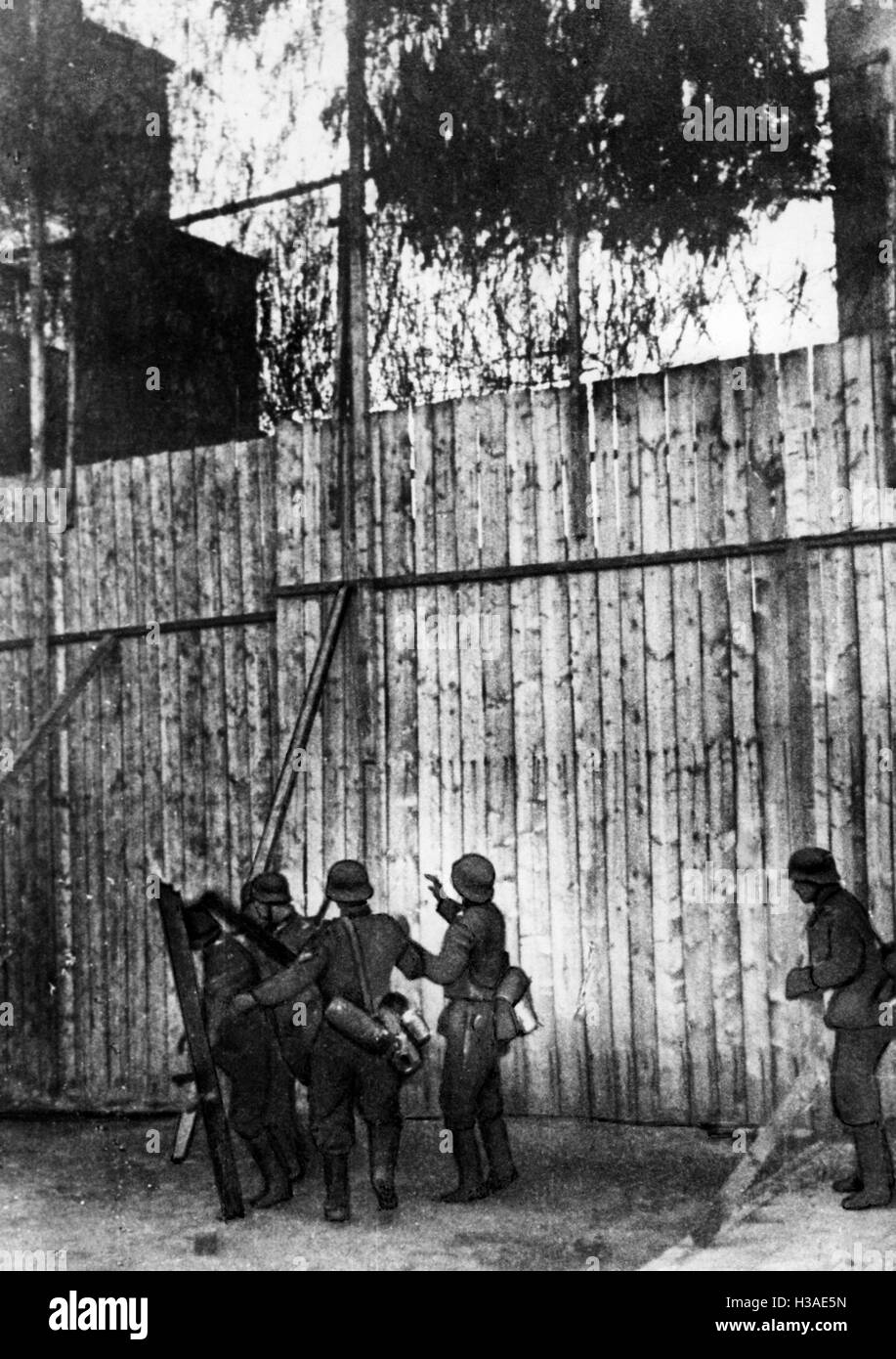Pionieri tedesco rimuovere una fortificazione di confine, 1941 Foto Stock