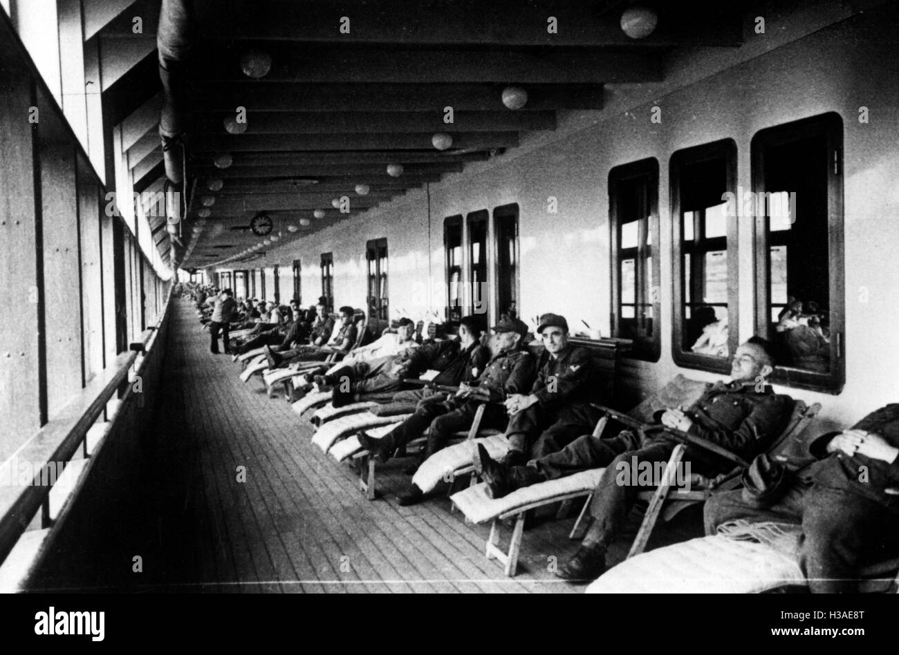 I soldati tedeschi su una nave ospedale, 1944 Foto Stock
