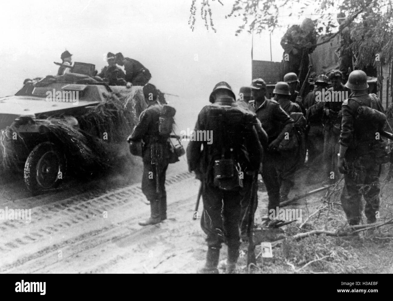 La fanteria tedesca e a mezza via durante i combattimenti presso la Vistola, 1944 Foto Stock