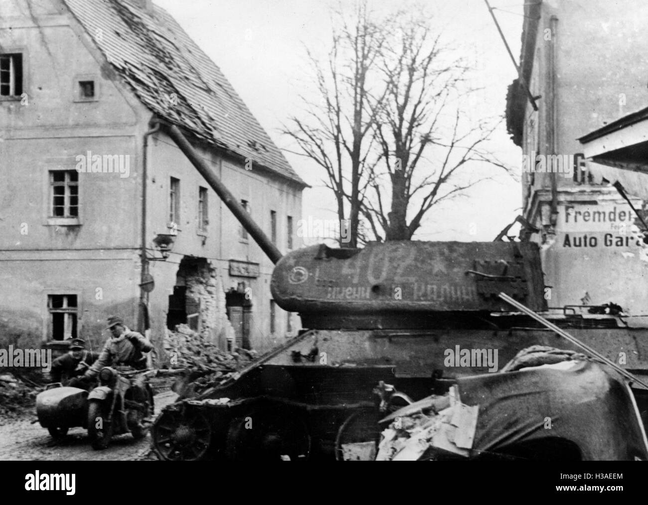 Distrutto T-34 durante i combattimenti in Slesia, 1945 Foto Stock