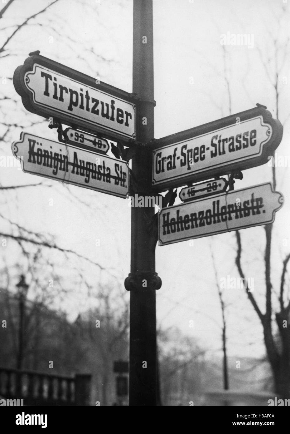 Ridenominazione di monarchical i nomi delle strade in epoca nazista a Berlino, 1934 Foto Stock