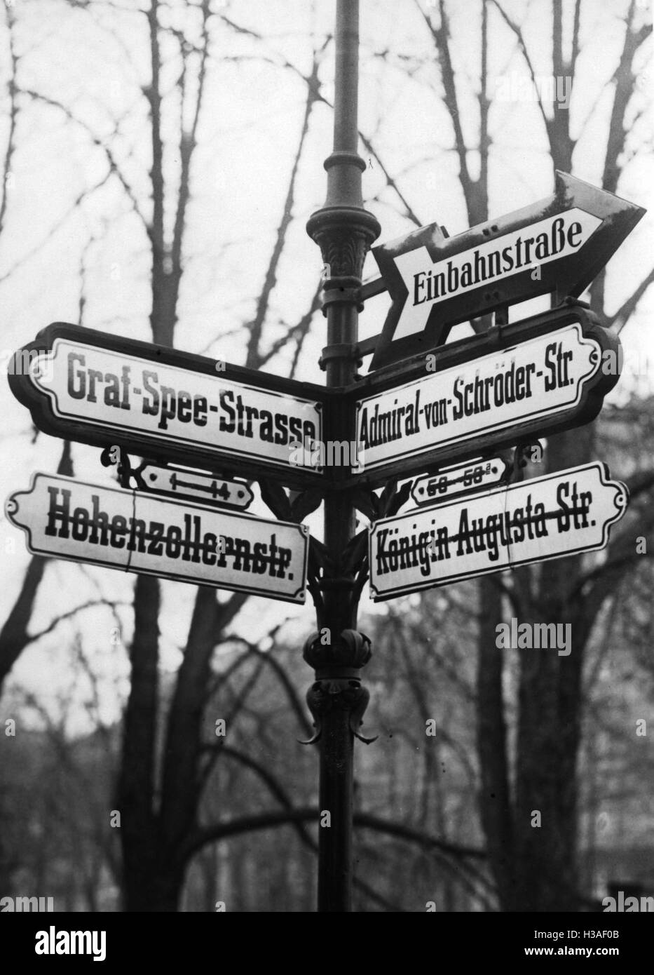 Ridenominazione di monarchical i nomi delle strade in epoca nazista a Berlino, 1934 Foto Stock