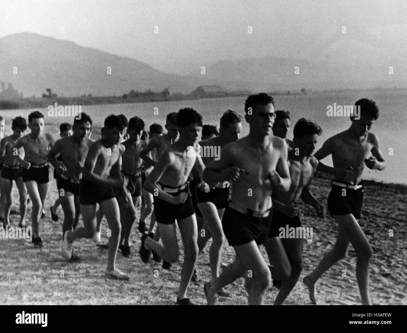 Gruppo HJ sulla spiaggia del Lago Biwa in Giappone, 1939 Foto Stock