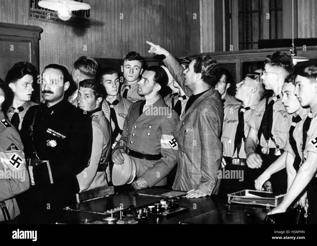 Hitler il gruppo giovanile nel museo fascista a Milano, 1941 Foto Stock