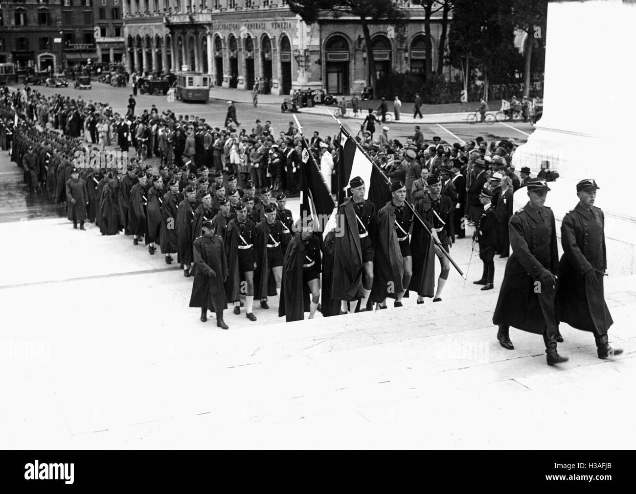 HJ commemorazione presso la tomba del Milite Ignoto a Roma, 1937 Foto Stock