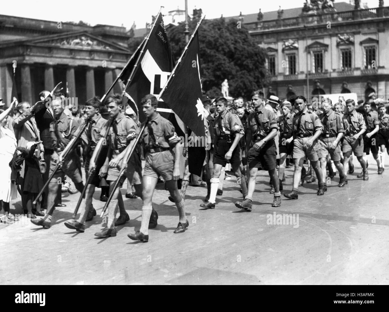 Il tedesco gli espatriati in Hitler youth camp a Berlino, 1935 Foto Stock