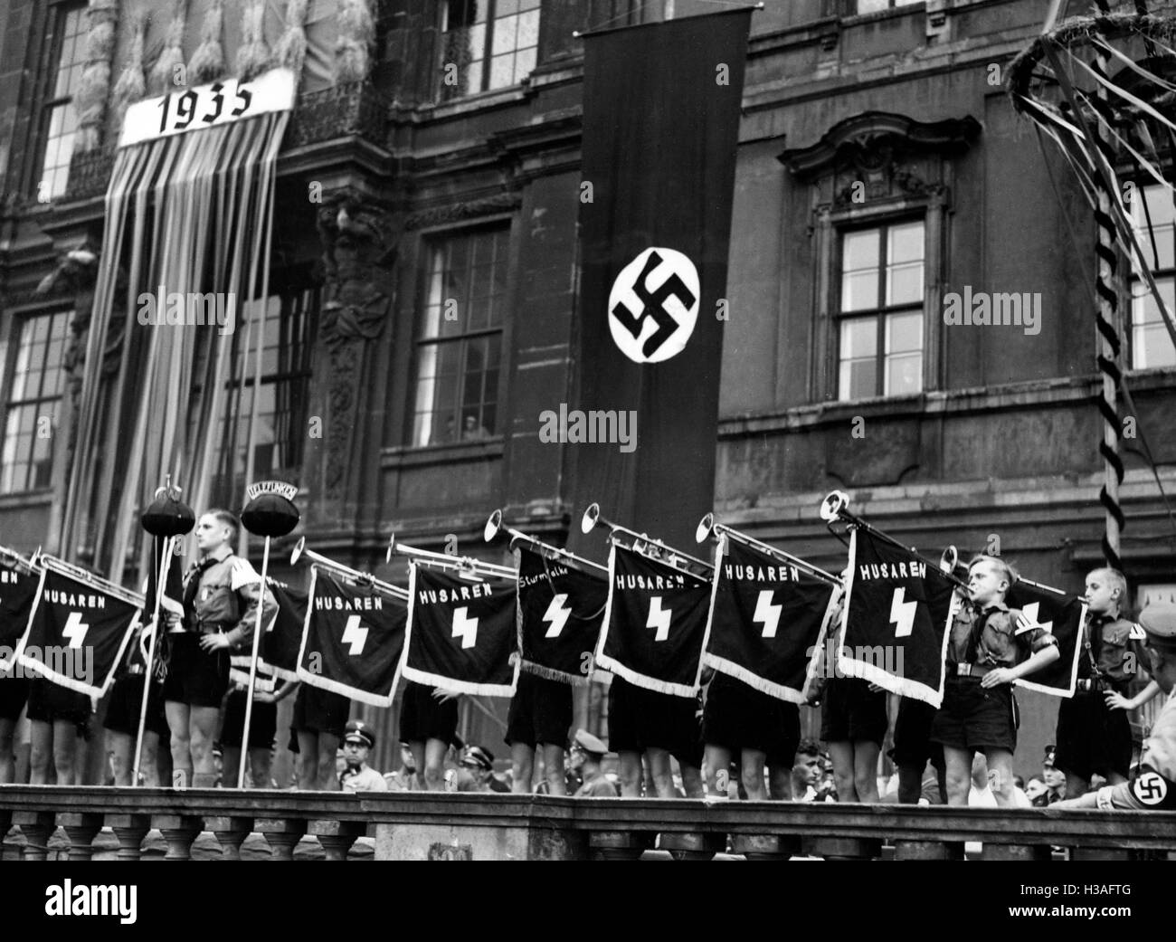 Membri del Deutsches Jungvolk presso il festival del raccolto 1935 Foto Stock