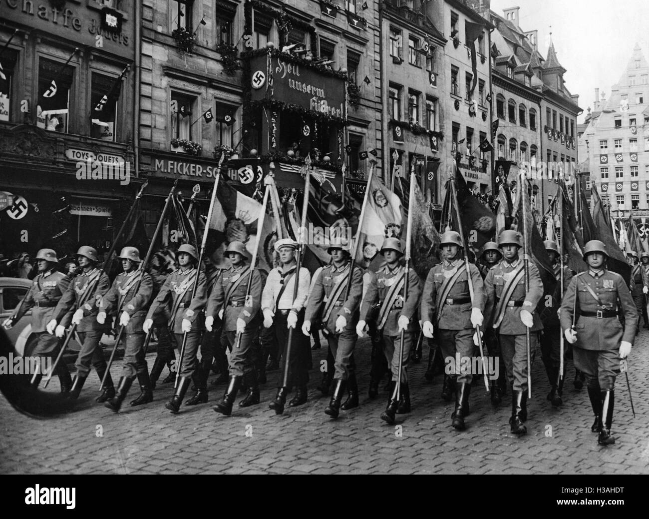 Compagnia di bandiera della Wermacht durante il Terzo Reich congresso di partito a Norimberga, 1936 Foto Stock