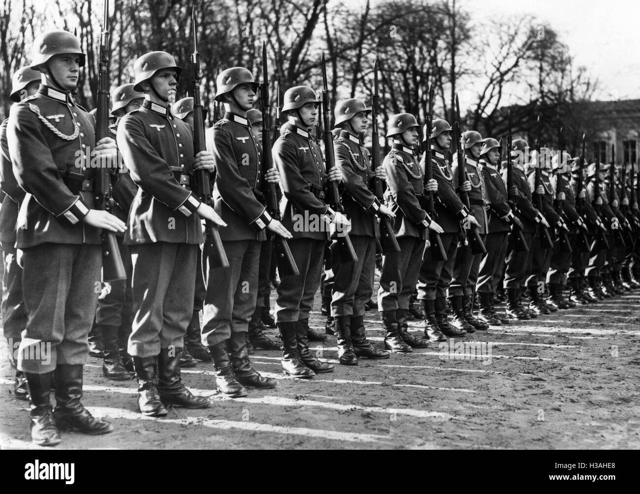 Consegna delle bandiere e striscioni di truppe in Potsdam, 1937 Foto Stock