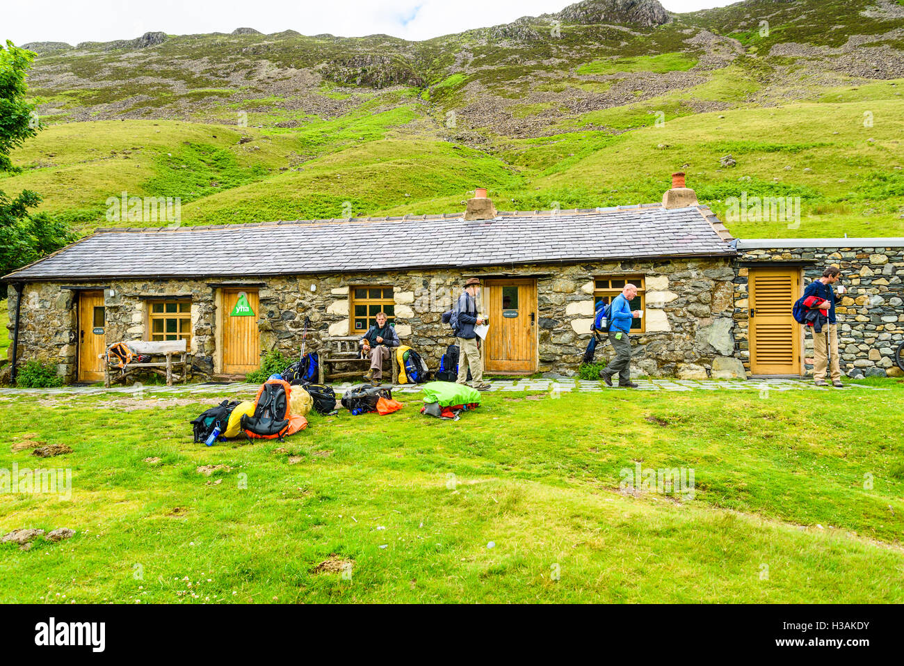 Scuotipaglia esterno nero capanna di vela, un telecomando ostello della gioventù a capo di Ennerdale nel Lake District Cumbria Foto Stock