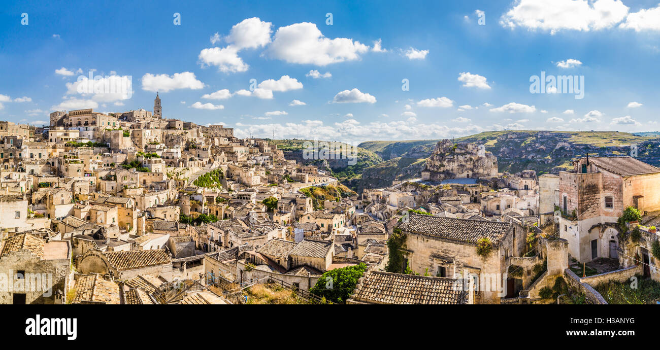 Antica città di Matera (Sassi di Matera), Capitale Europea della Cultura 2019, nella bellissima golden. La luce del mattino, Basilicata, Italia Foto Stock