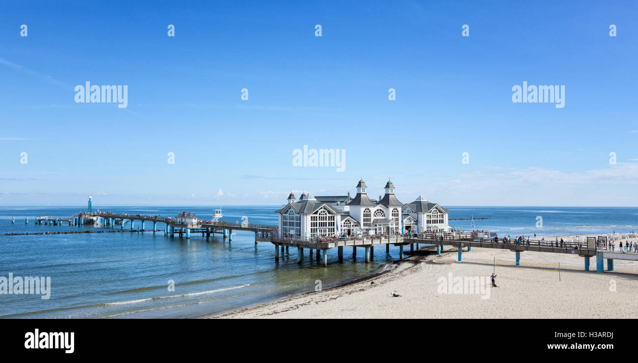 Panorama di pier e spiaggia a Sellin, Mar Baltico isola di Ruegen Foto Stock