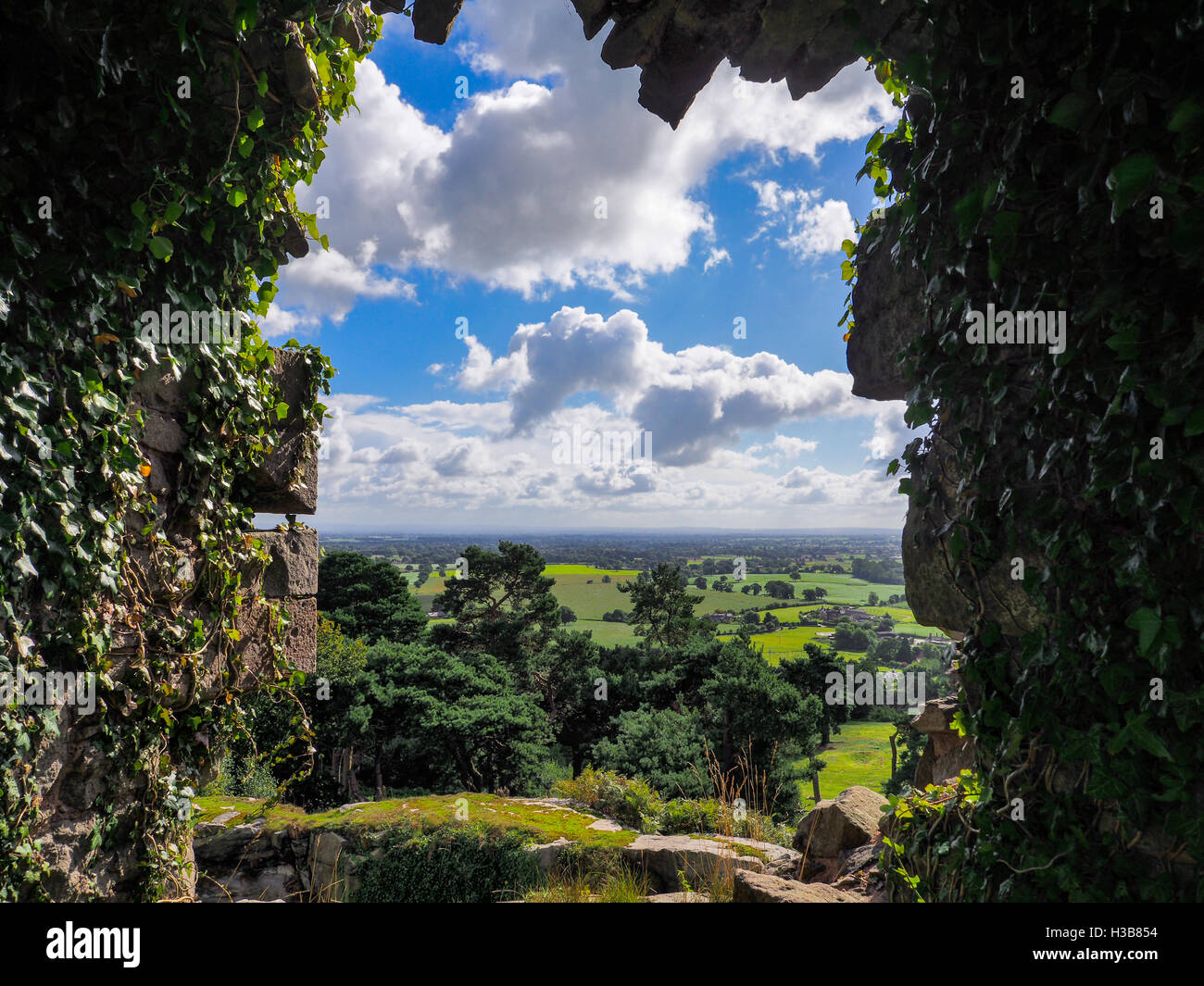 Antiche rovine di Beeston Castle Foto Stock