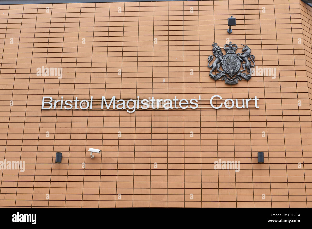 Bristol Magistrates Court firmare all'esterno dell'edificio, Bristol Foto Stock