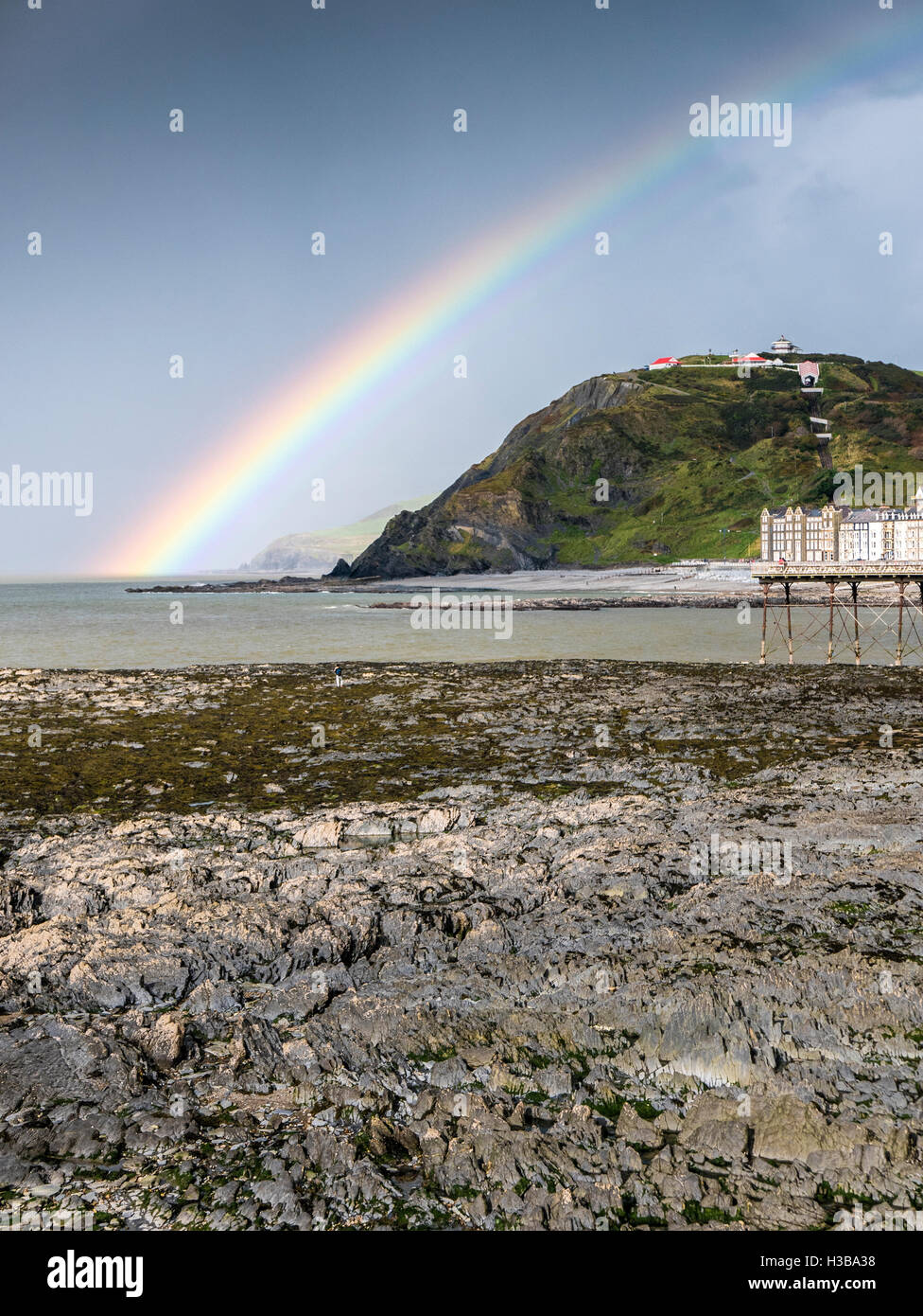 Doppio arcobaleno su Abersytwyth in Galles, Regno Unito Foto Stock