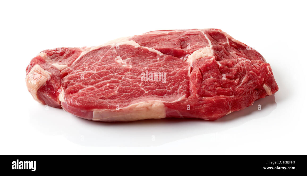 Crudo fresco bistecca di manzo isolato su sfondo bianco Foto Stock