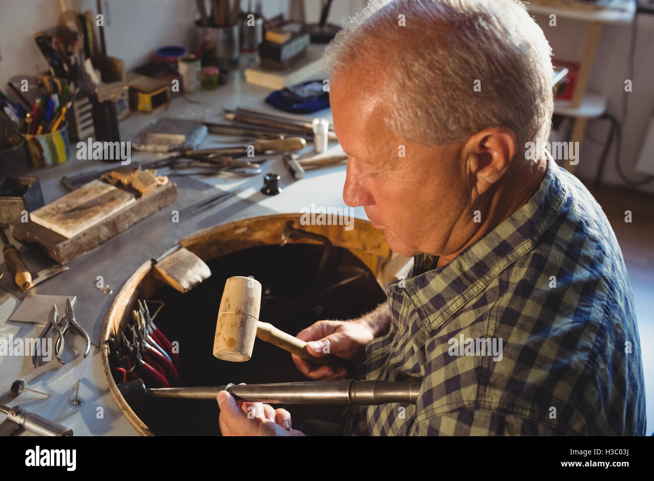 Orafo di preparare lo strumento di lavoro Foto Stock