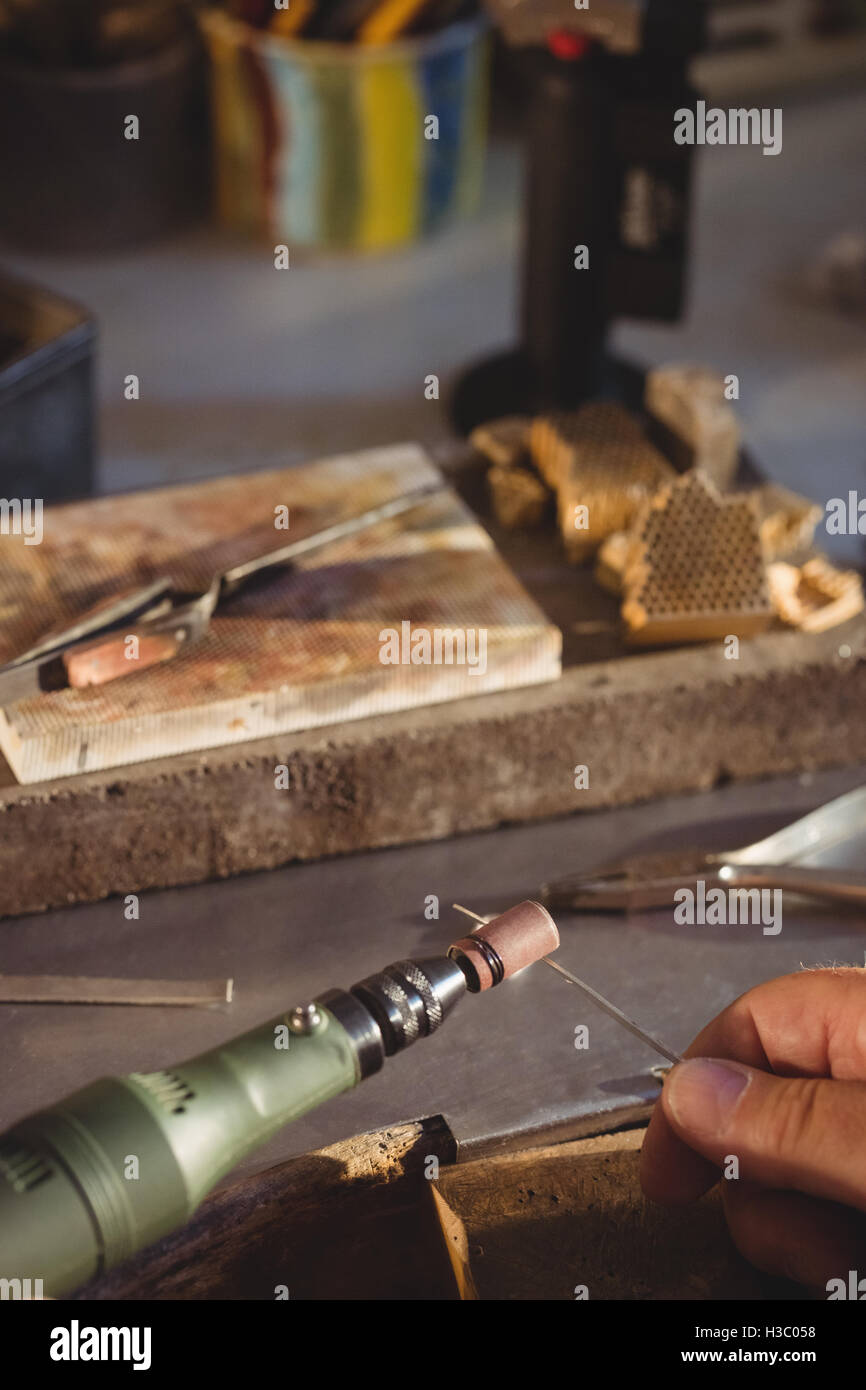 Goldsmith utilizzando manipolo macchina Foto Stock