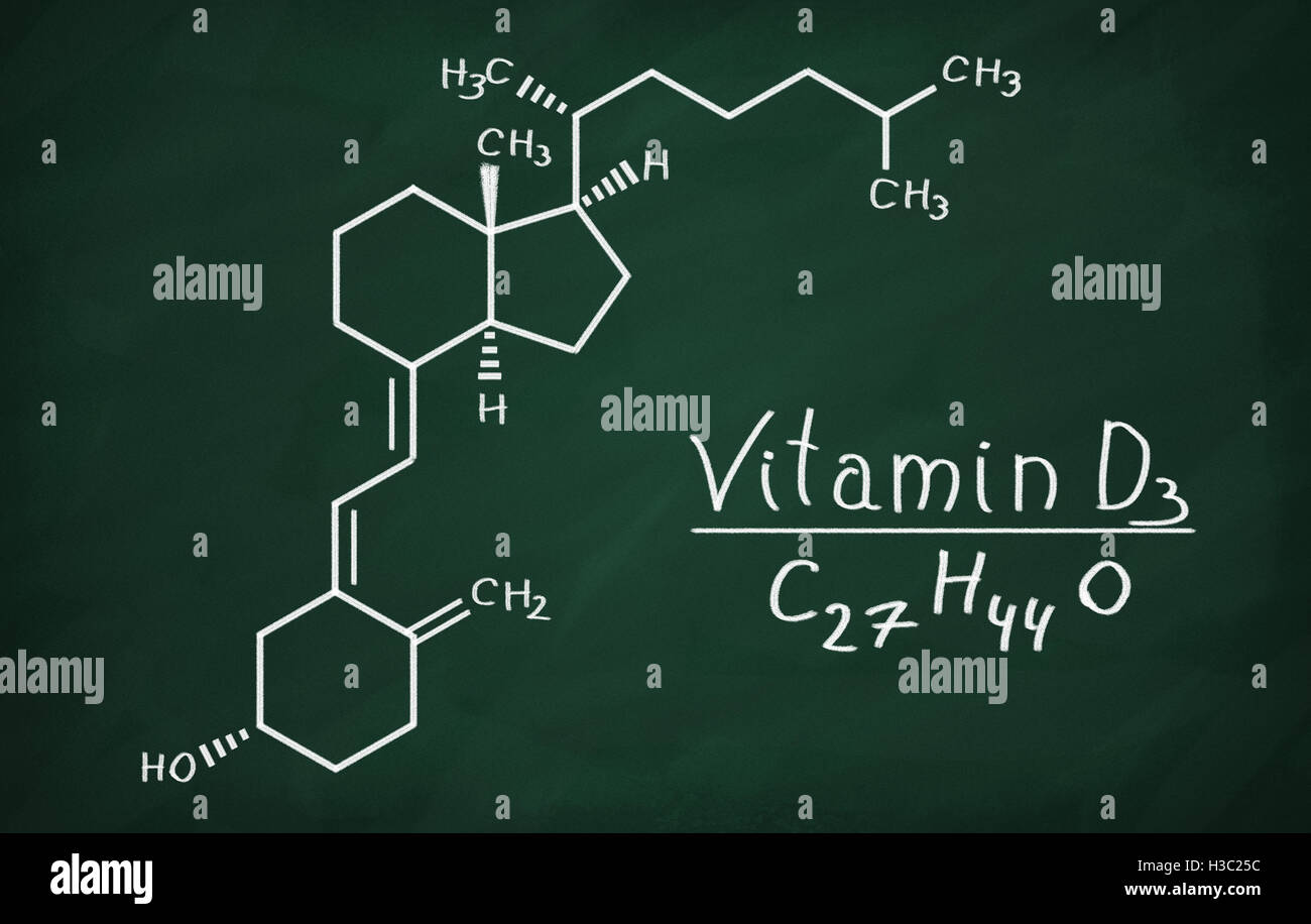 Il modello strutturale della vitamina D3 molecola sulla lavagna. Foto Stock